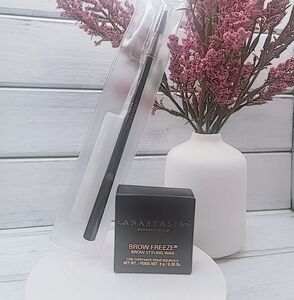 Anastasia Beverly Hills Brow Freeze + Brush Applicator